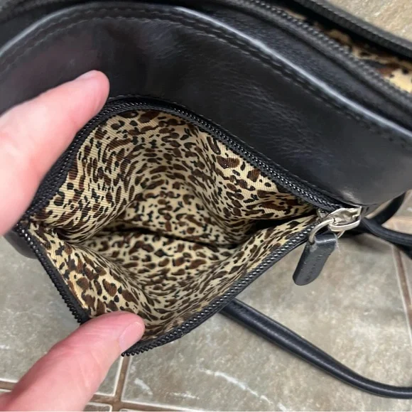 Vintage ILI New York Black Leather Crossbody Bag - Picture 8 of 11